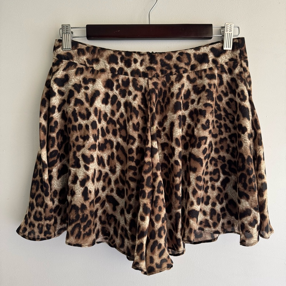 Leopard print shorts. Skirt fit. #leopardprint #nastygal #skort